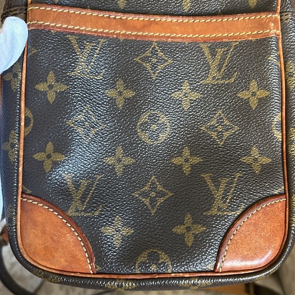 Louis Vuitton Monogram Canvas Crossbody needs repair - Picture 7 of 17